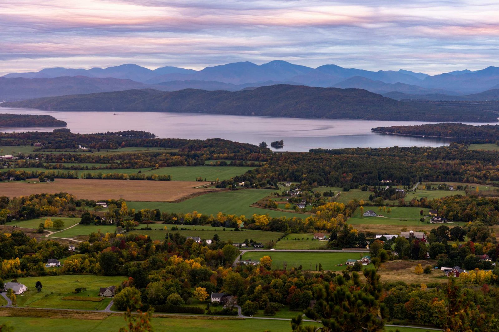 Read more about the article Best Hiking Trails in Vermont: A Comprehensive Guide